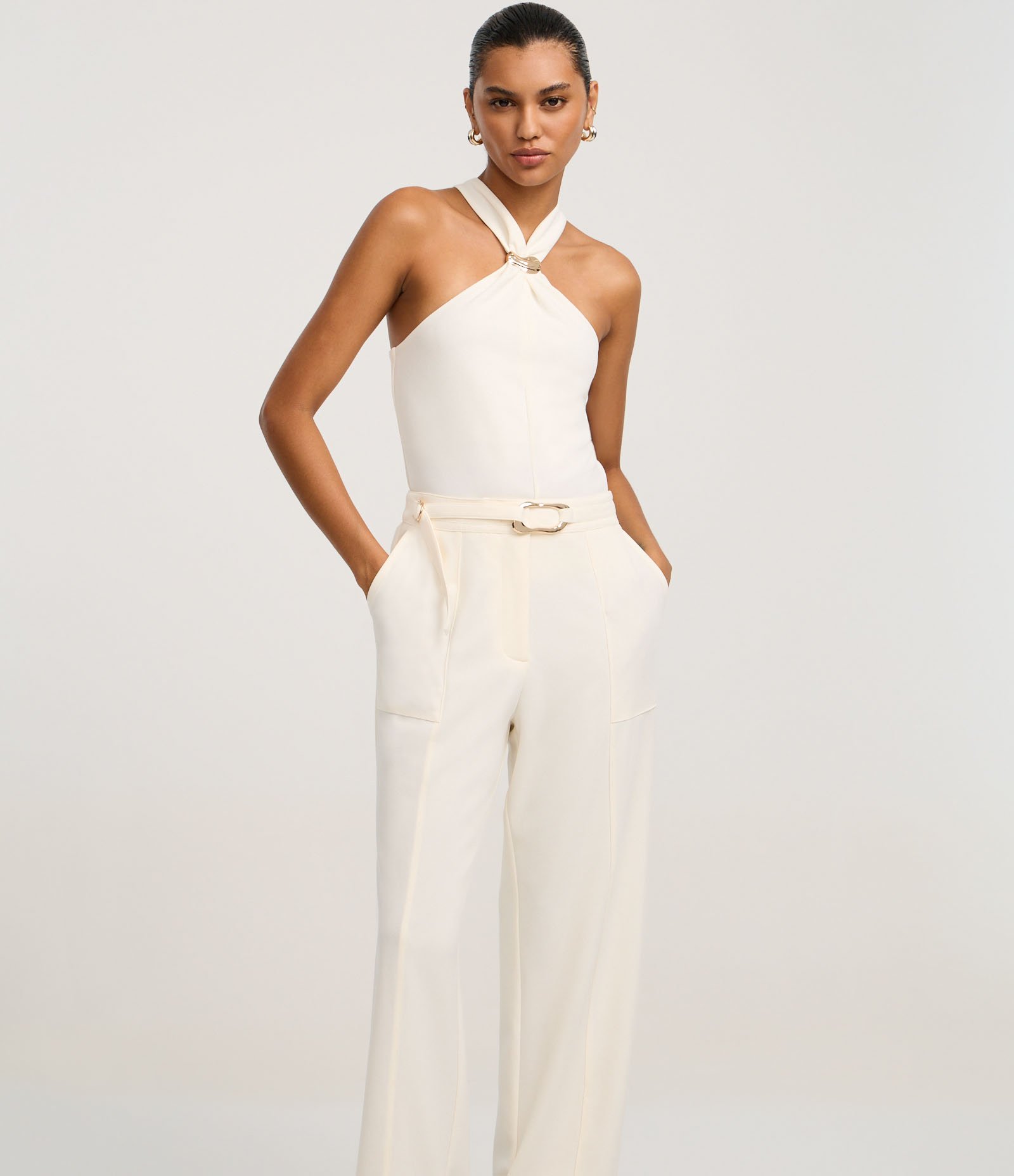 Calça Reta em Crepe com Cinto e Fivela Branco 2