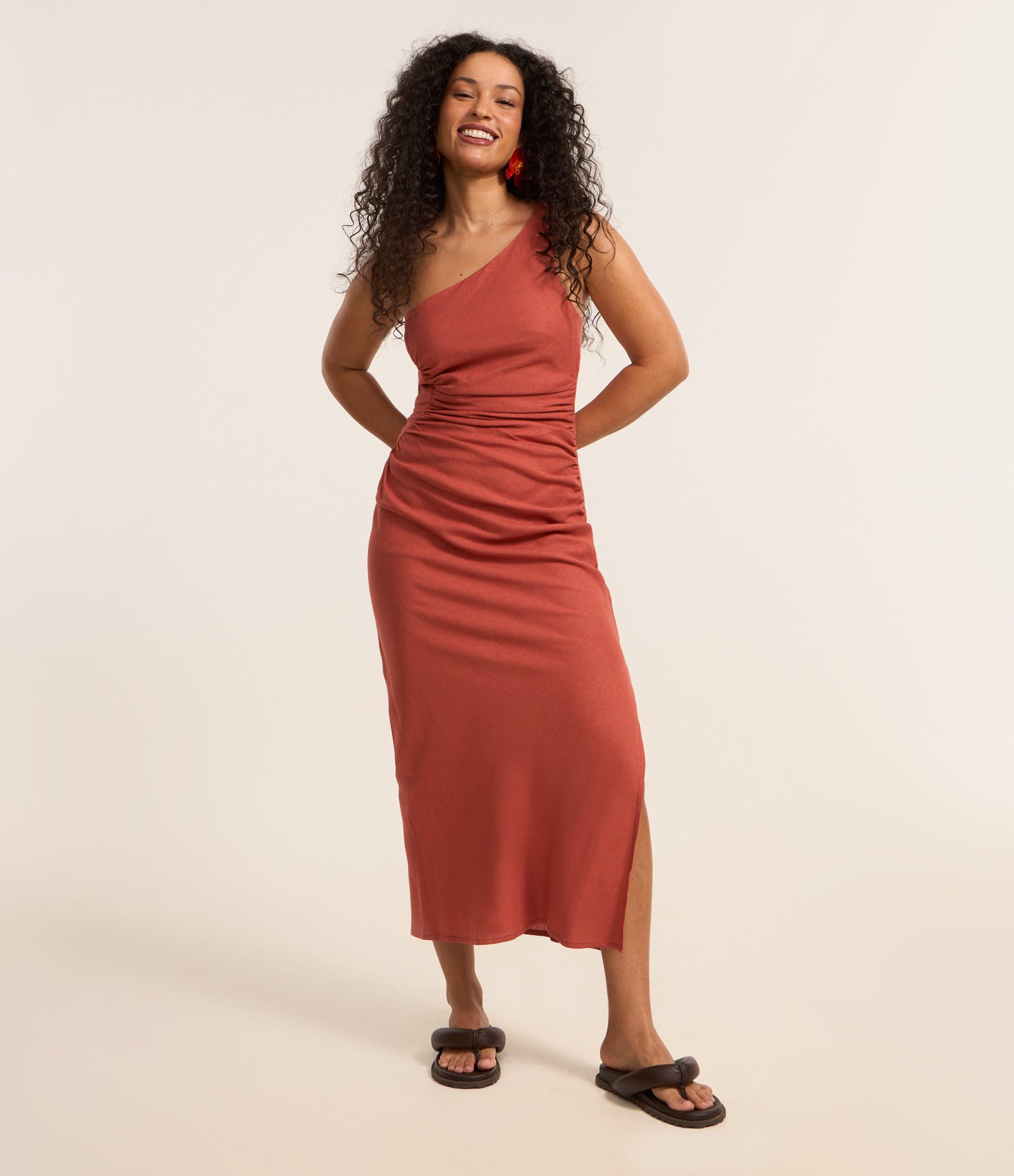 Vestido Long Midi em Viscolinho com Alça Torcida e Franzidos Laranja 1