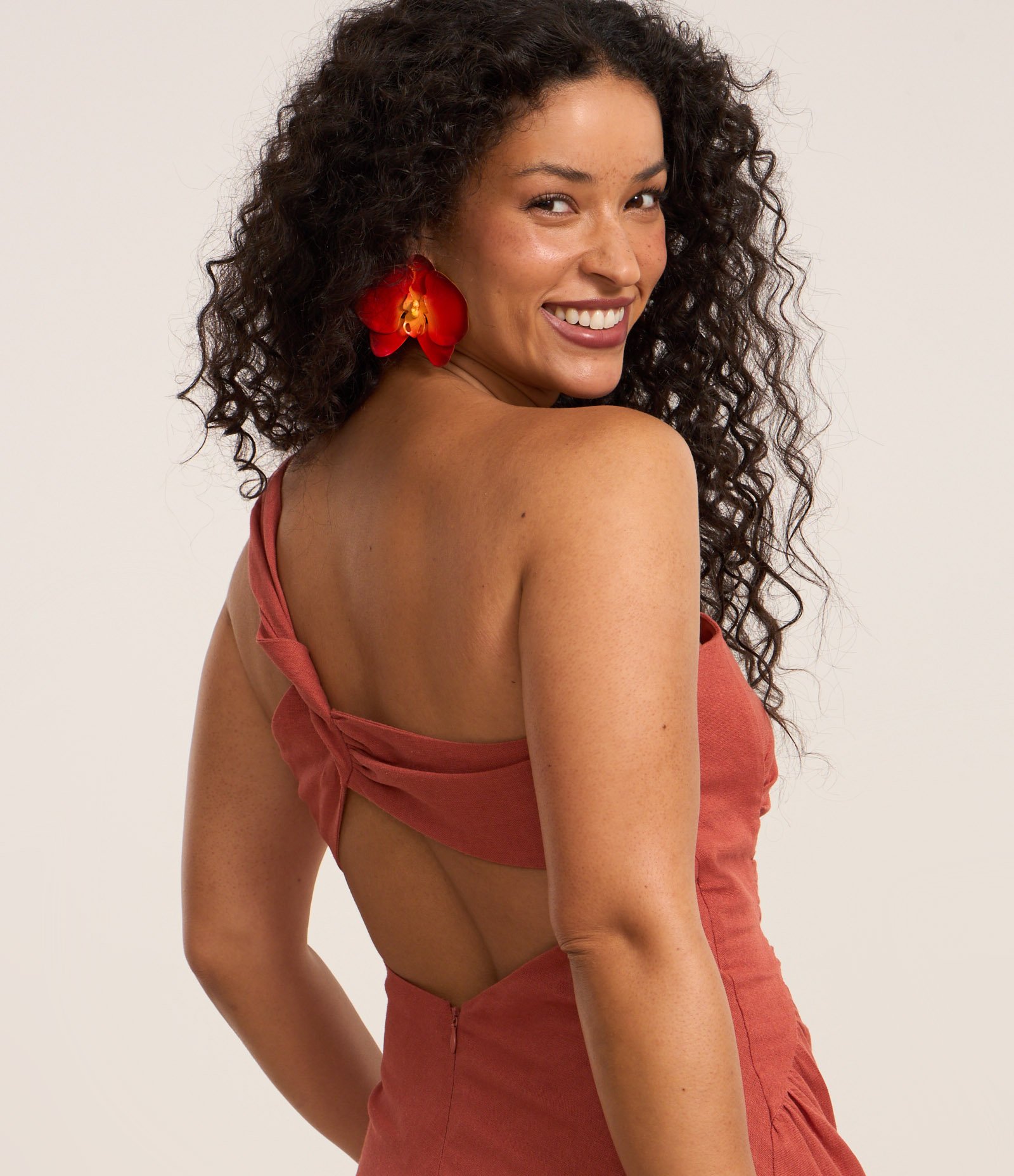 Vestido Long Midi em Viscolinho com Alça Torcida e Franzidos Laranja 4