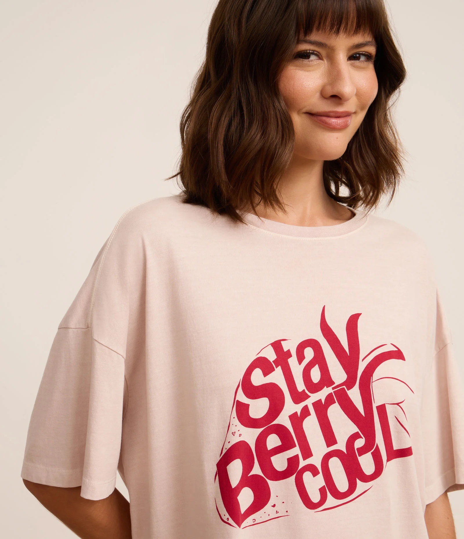 Camisola T-Shirt em Algodão Estonado com Estampa Morango Rosa 2