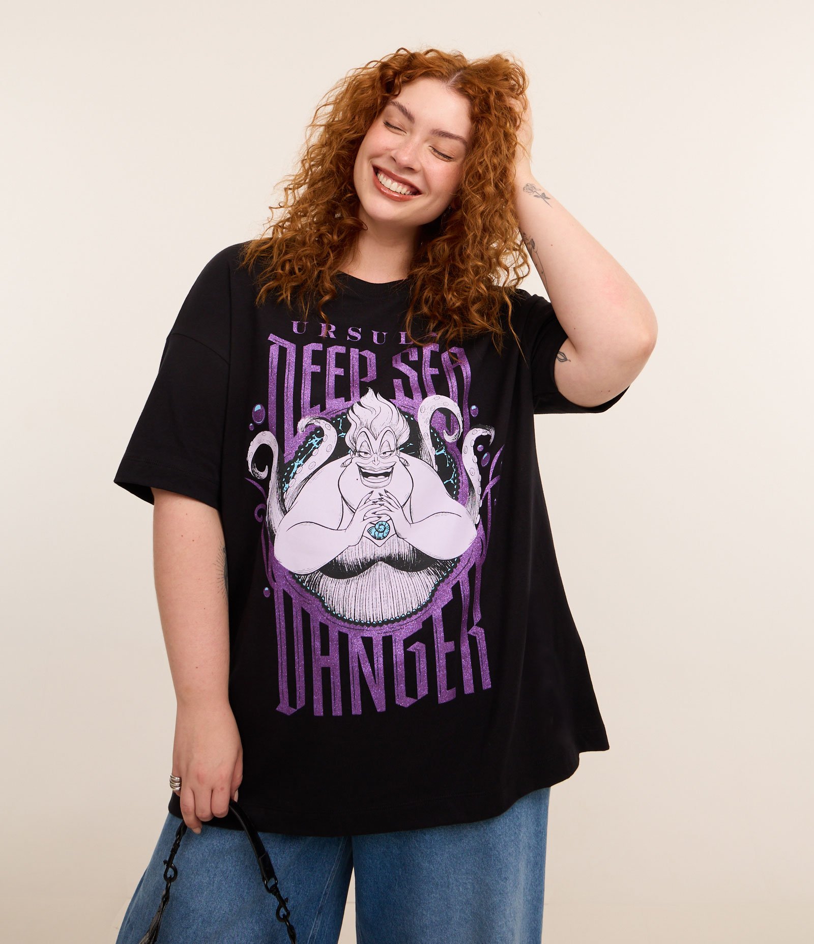 Camiseta Oversized Estampa Ursula Curve & Plus Size Preto 1