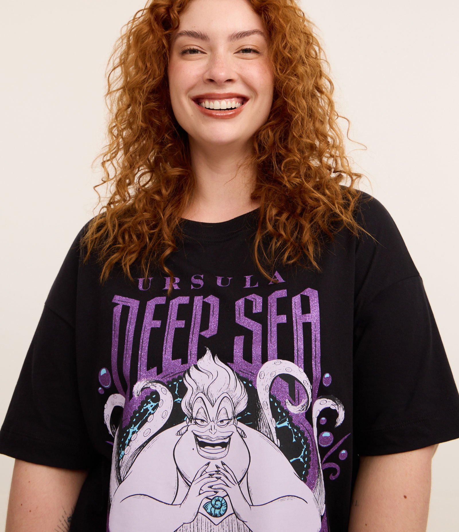 Camiseta Oversized Estampa Ursula Curve & Plus Size Preto 3