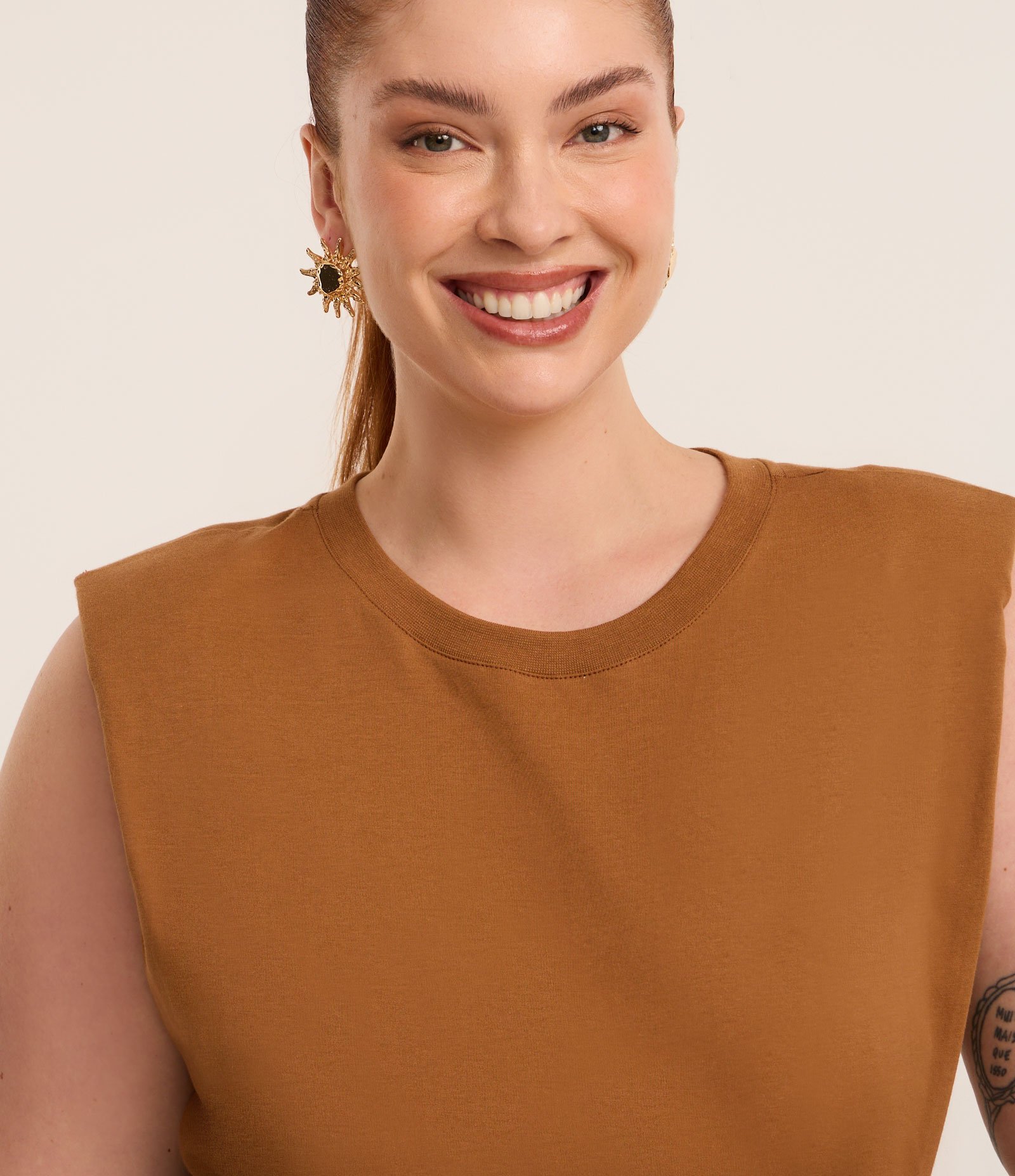 Vestido Muscle Tee em Algodão com Babados Curve & Plus Size Marrom 3