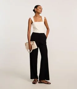 Macacão em Crepe com Decote Quadrado e Alça Larga