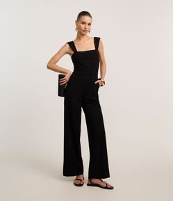 Macacão em Crepe com Decote Quadrado e Alça Larga