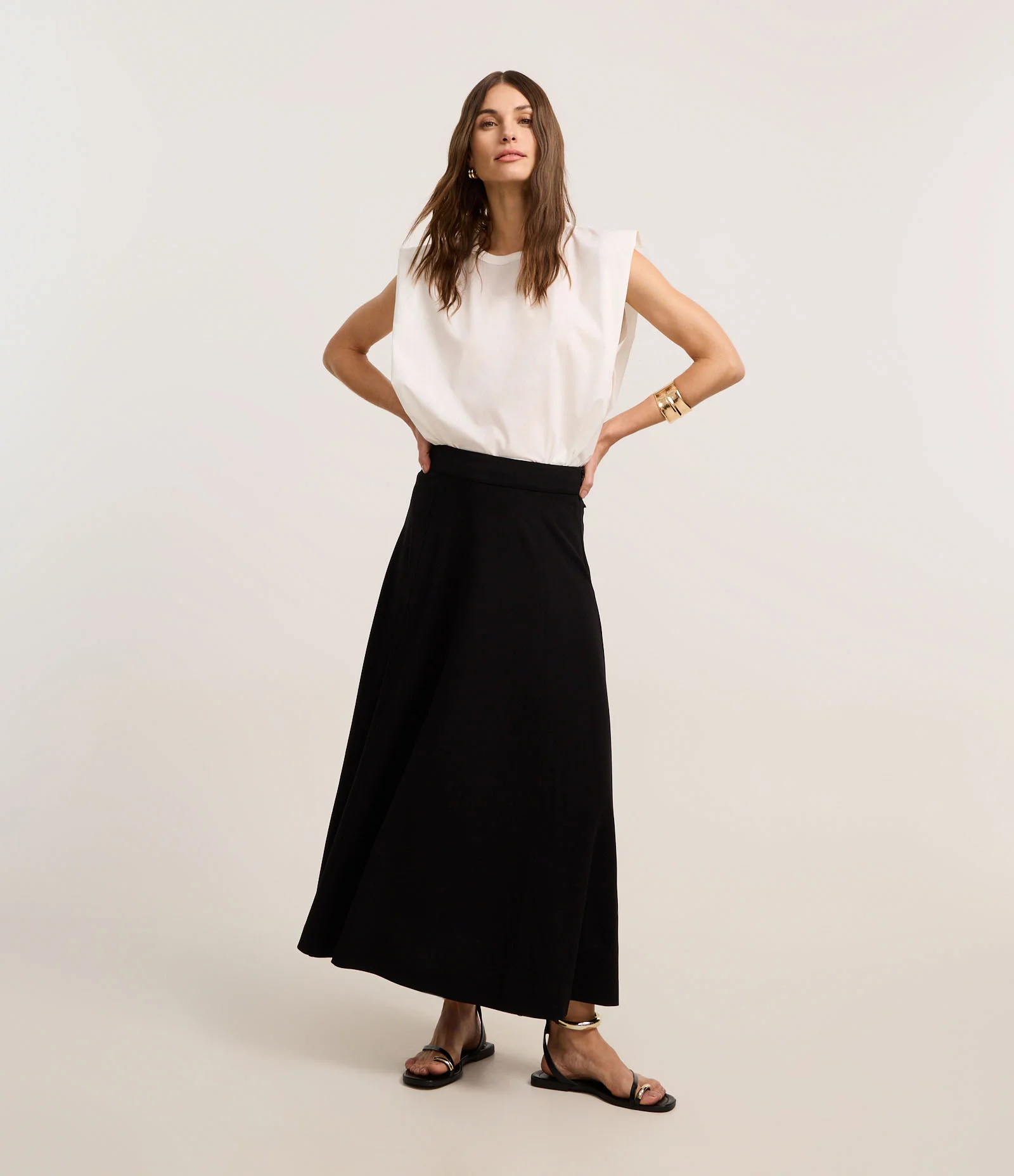 Saia Evasê Longa em Crepe com Zíper Invisível Preto 1