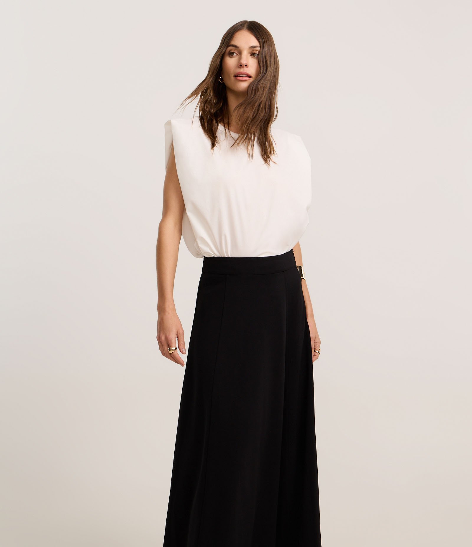 Saia Evasê Longa em Crepe com Zíper Invisível Preto 2