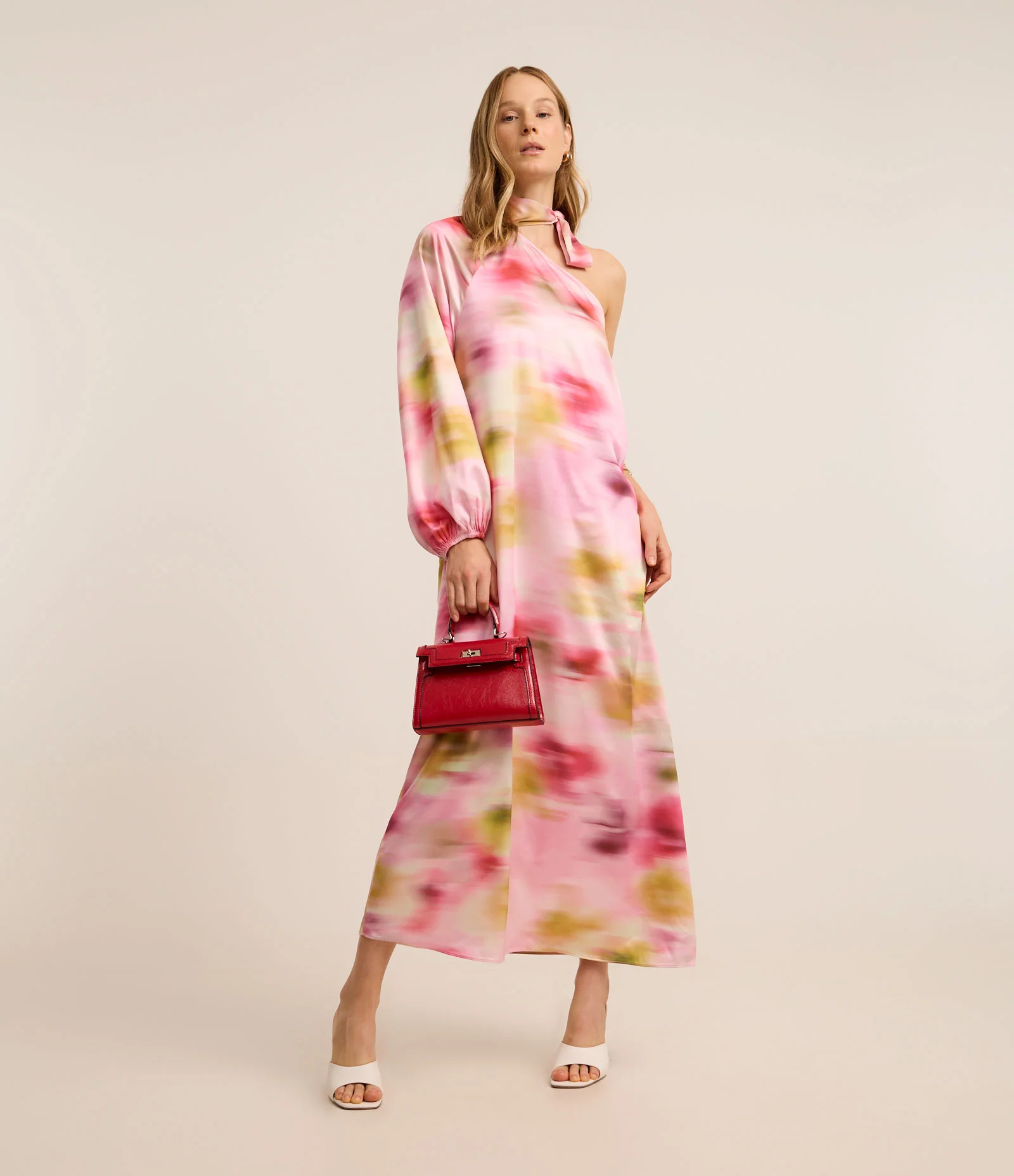 Vestido Longo em Cetim com Ombro Só e Estampa Abstrata Rosa 1