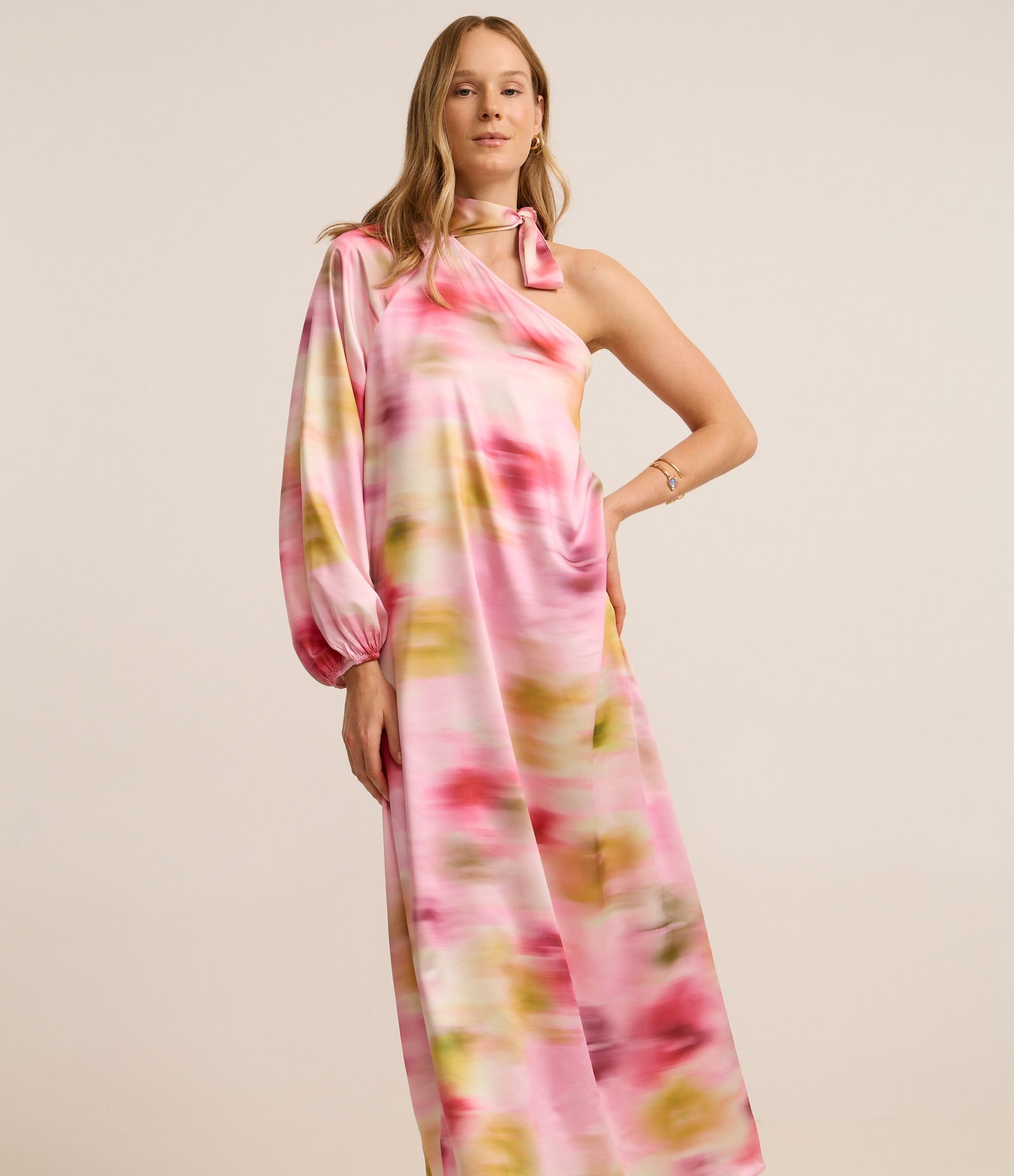 Vestido Longo em Cetim com Ombro Só e Estampa Abstrata Rosa 3