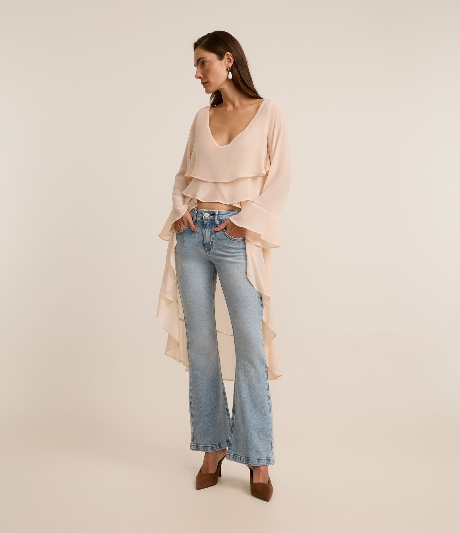 Blusa Bata em Chiffon Alongada com Babados Bege 1