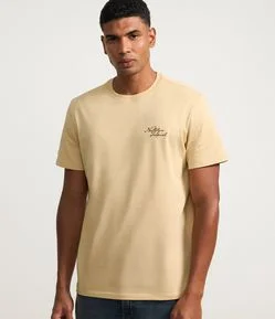 Camiseta Comfort em Algodão com Estampa Lettering Nostalgia Tropical