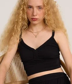 Blusa em Viscose Texturizada com Detalhe Trançado