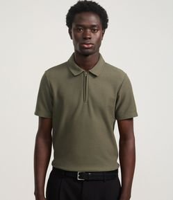 Camisa Polo Slim Texturizada com Zíper na Gola