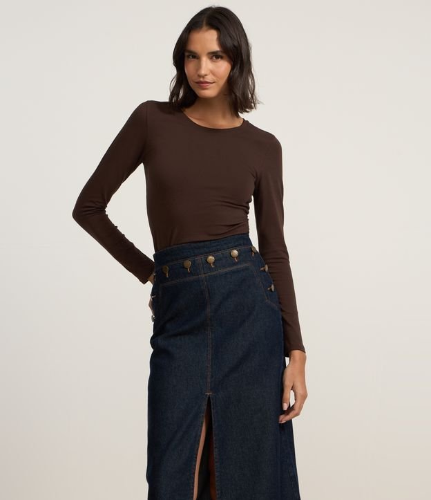 Saia Midi em Jeans com Fenda e Botões no Cós