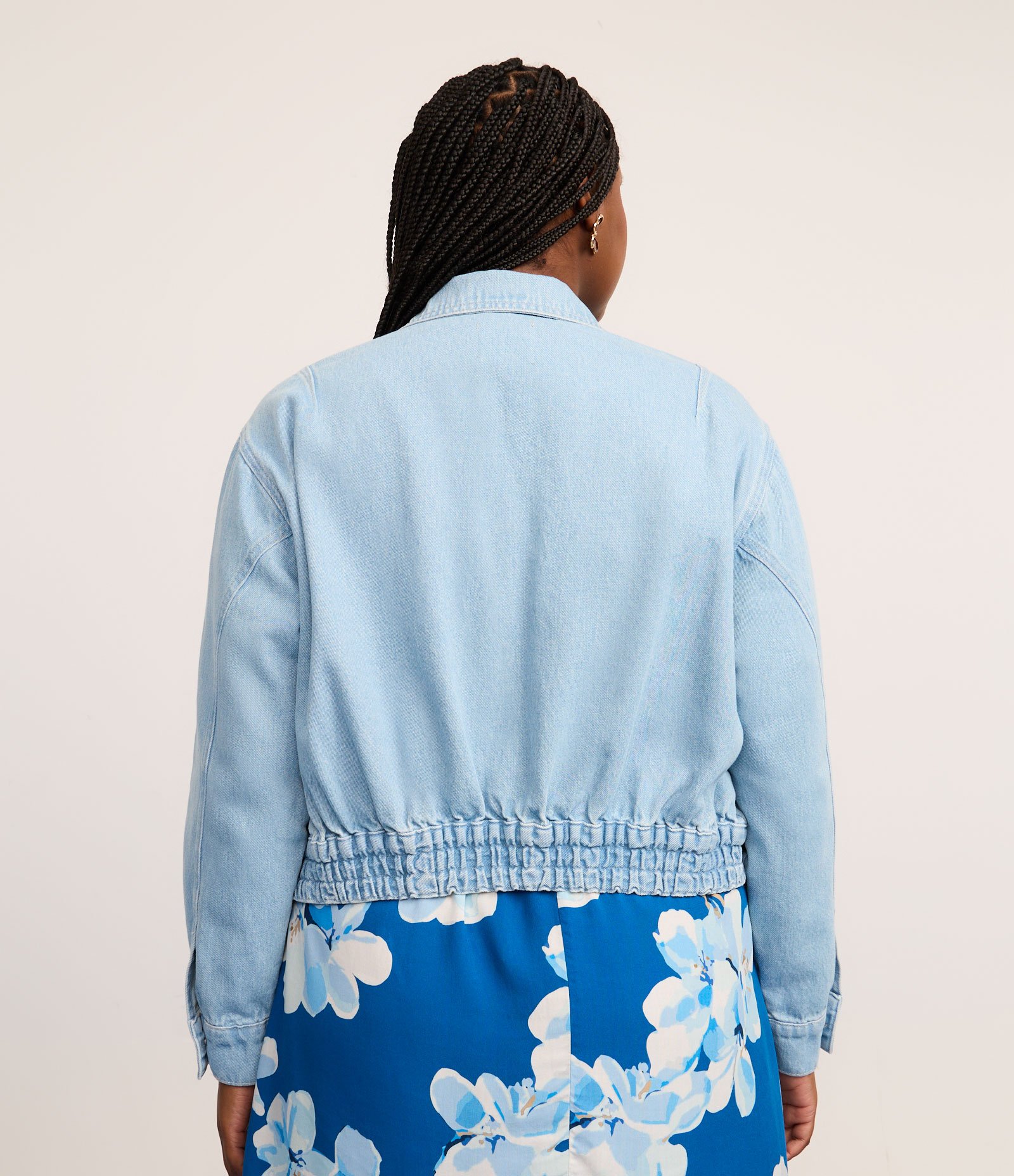 Jaqueta em Jeans com Cós no Elástico Curve & Plus Size Azul 4