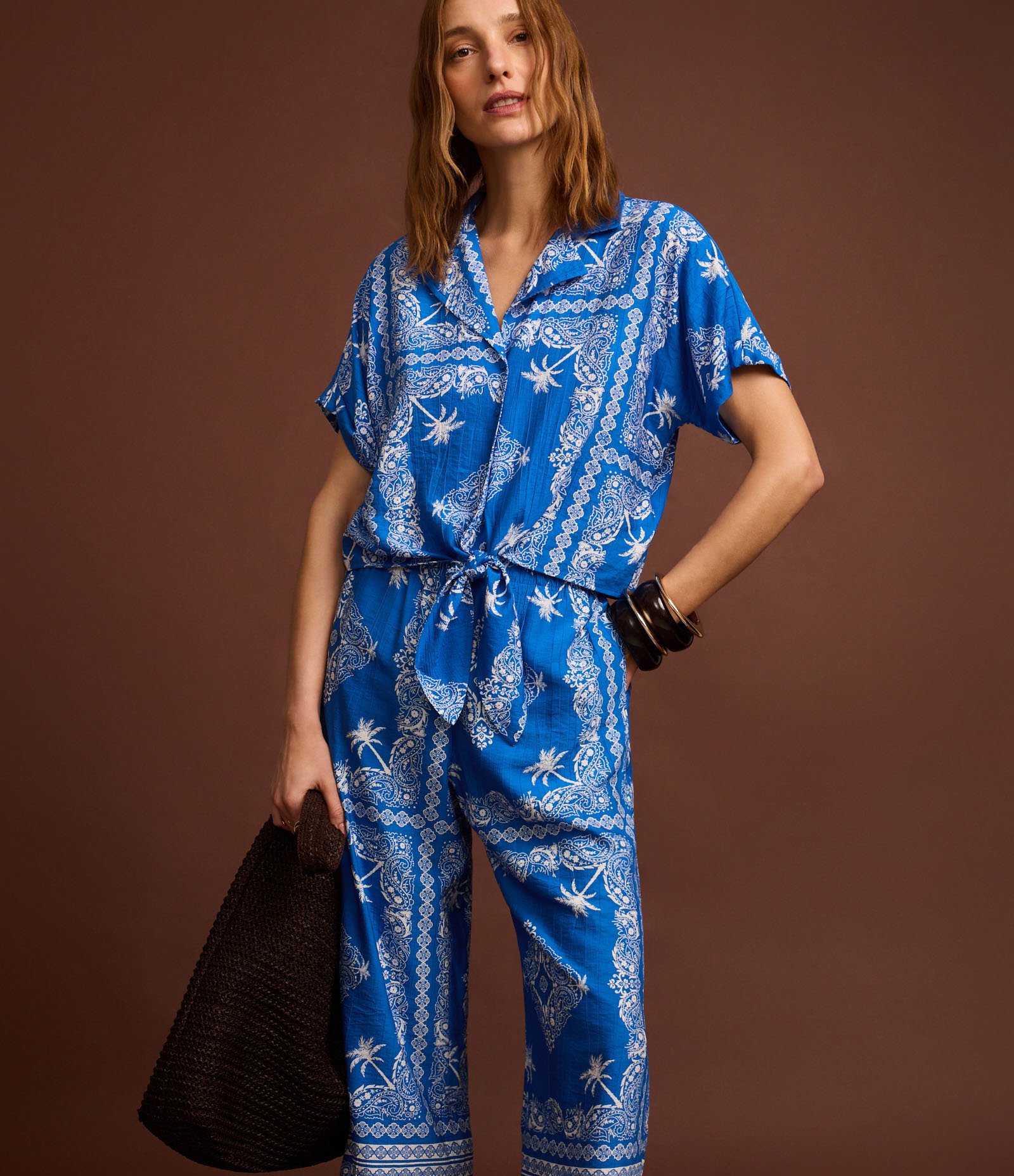 Calça Pantacourt Cintura Alta em Viscose com Estampa Paisley Azul 5