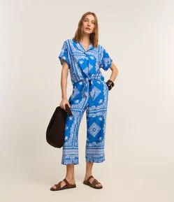 Calça Pantacourt Cintura Alta em Viscose com Estampa Paisley