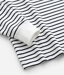 Camiseta Infantil com Estampa Listras a Fio Tinto - Tam 5 a 14 Anos