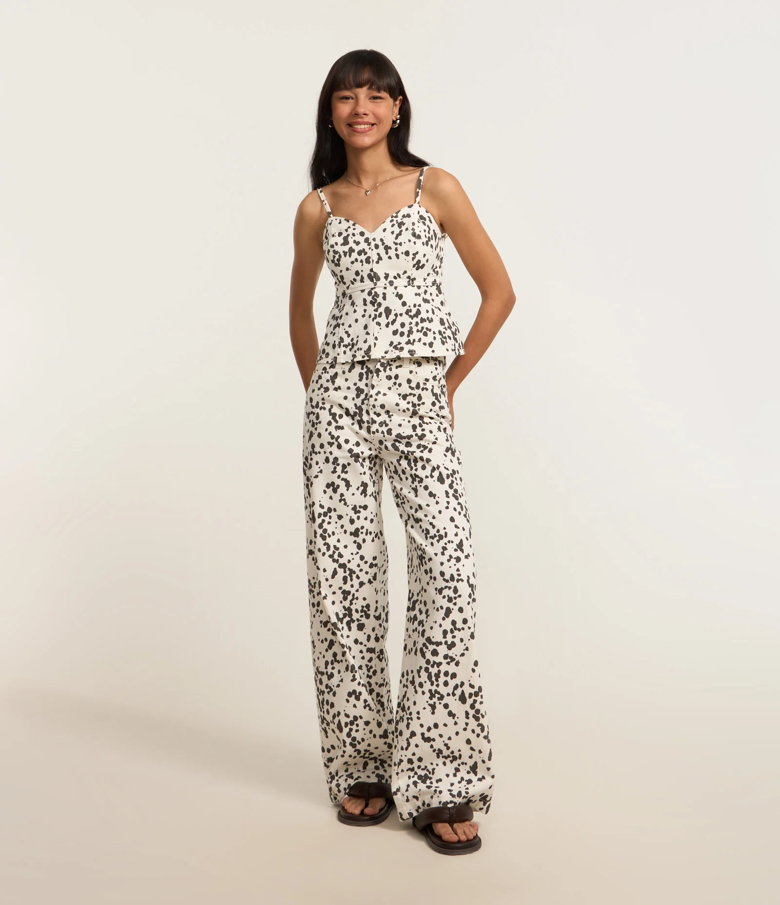 Calça Wide Leg em Sarja Animal Print Branco 1