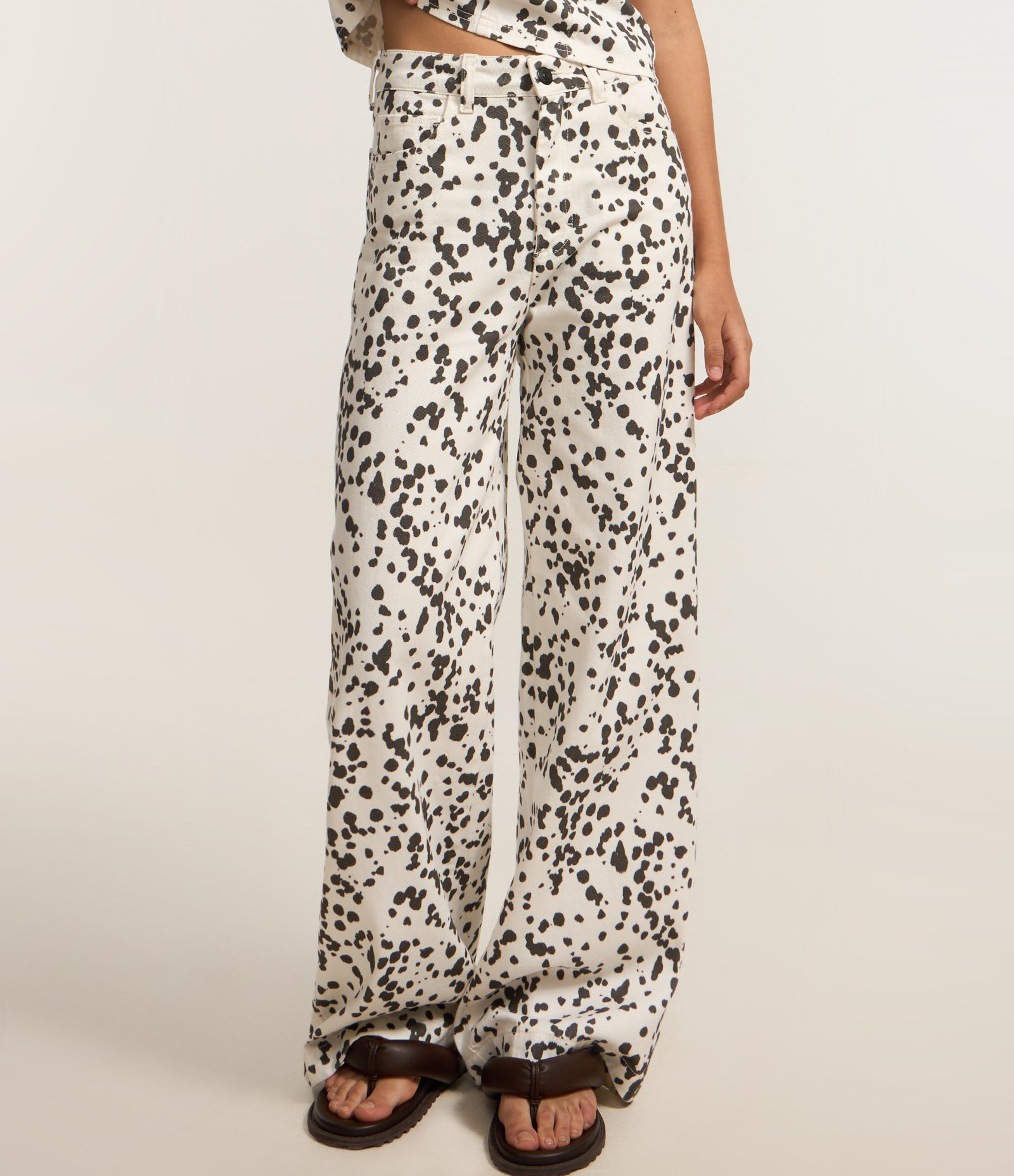 Calça Wide Leg em Sarja Animal Print Branco 3