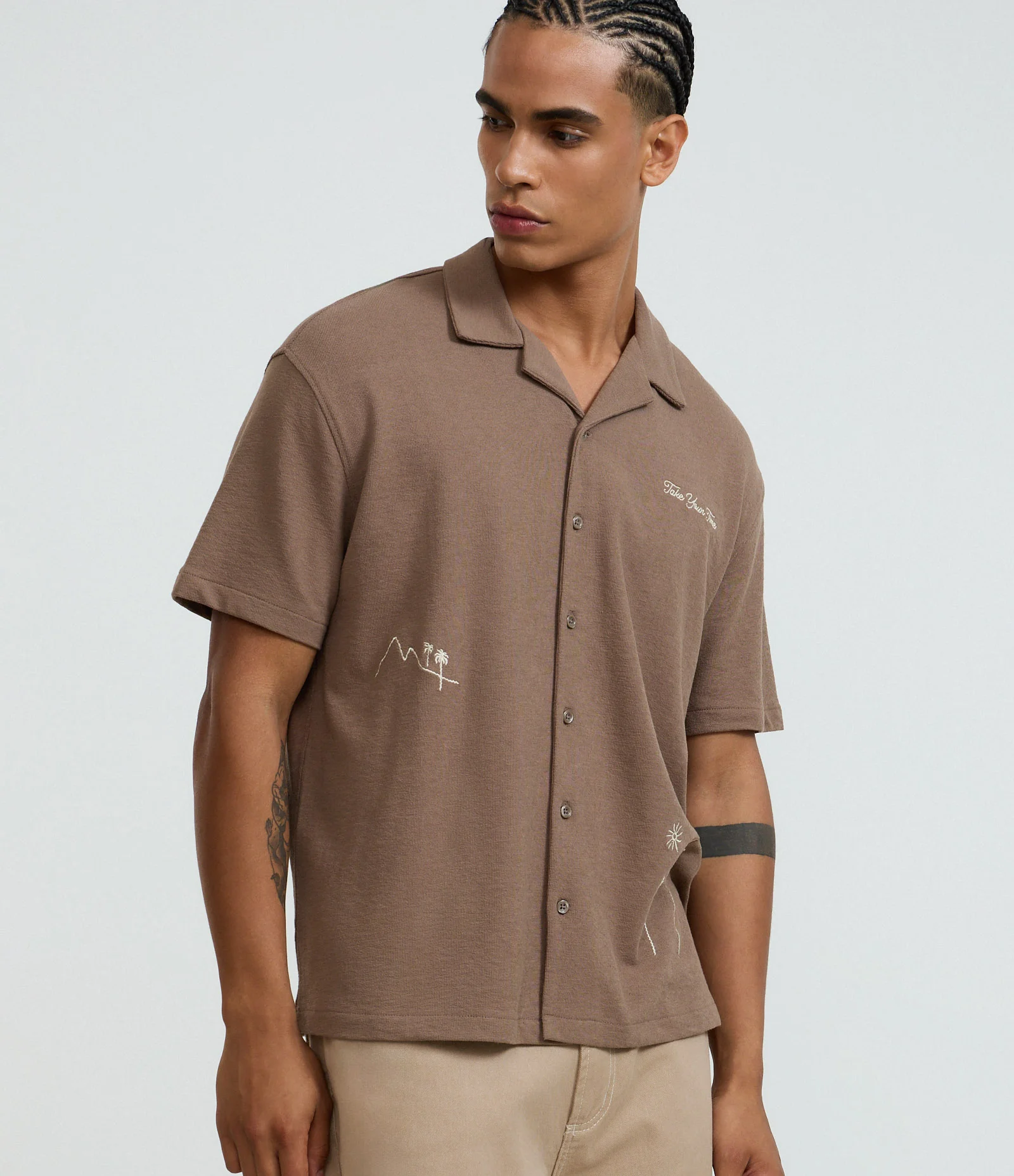 Camisa Boxy em Algodão com Bordado de Coqueiros Marrom 1