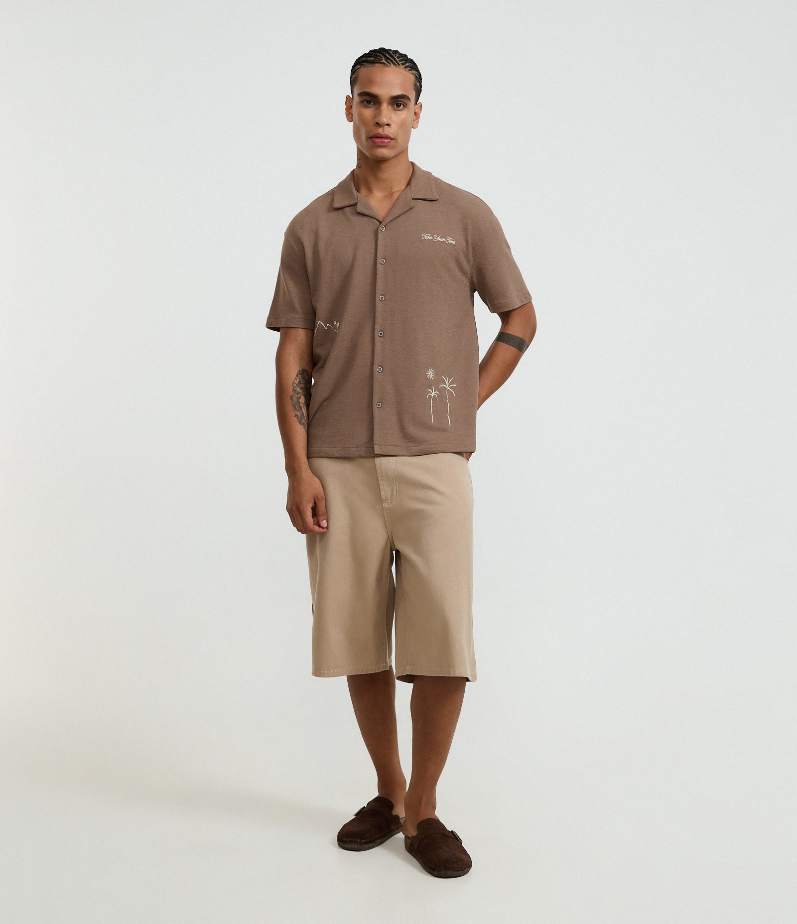 Camisa Boxy em Algodão com Bordado de Coqueiros Marrom 2
