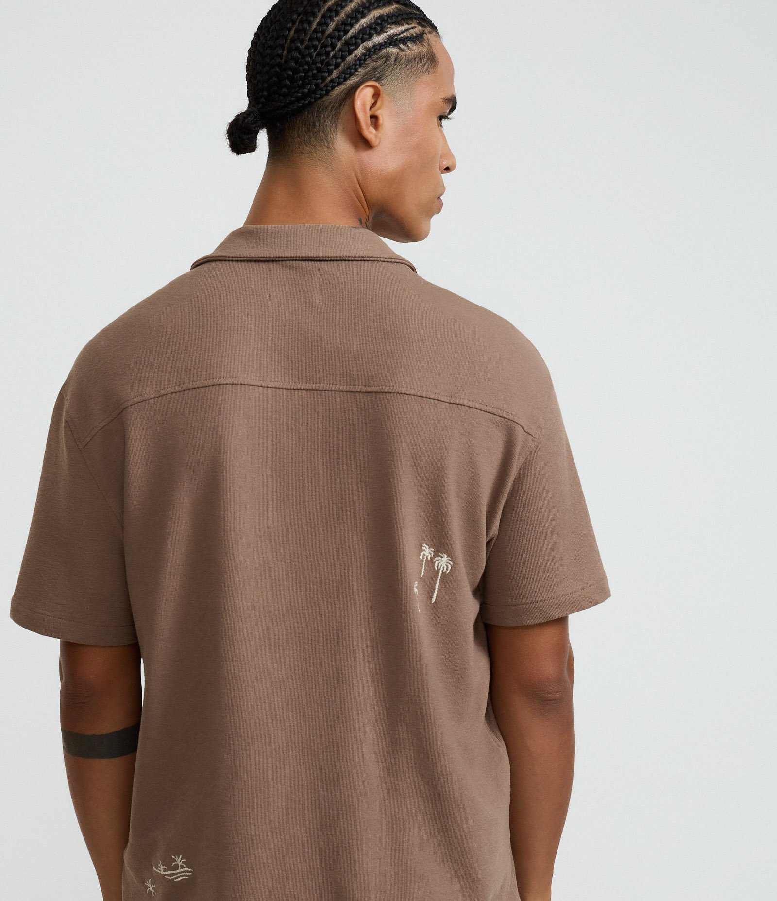 Camisa Boxy em Algodão com Bordado de Coqueiros Marrom 3