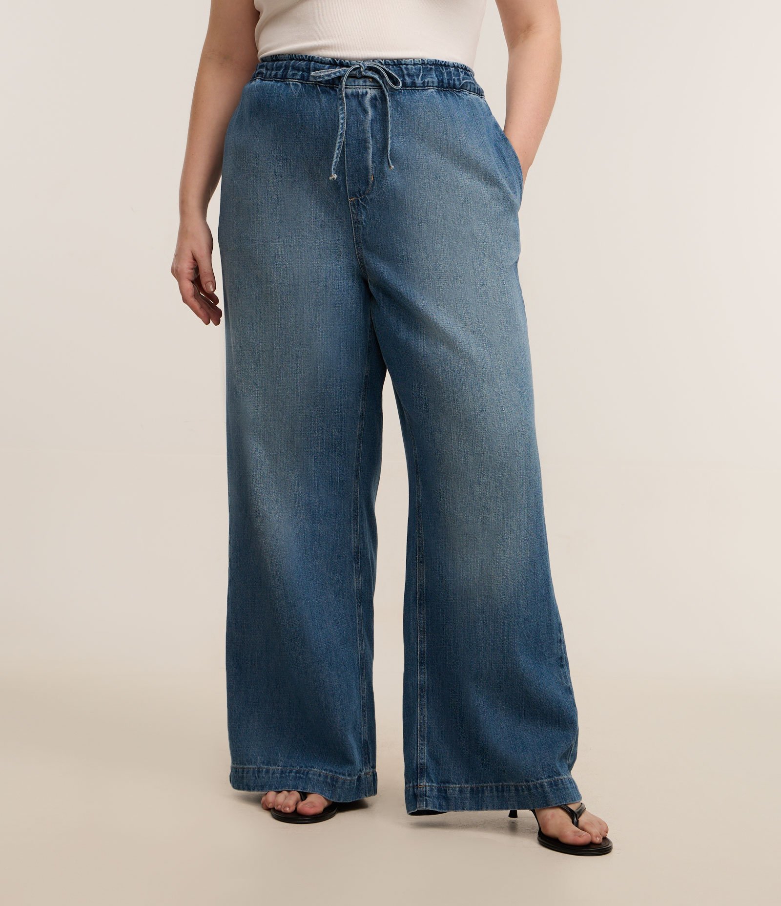Calça Wide Leg em Jeans Amarração no Cós Curve & Plus Size Azul 2