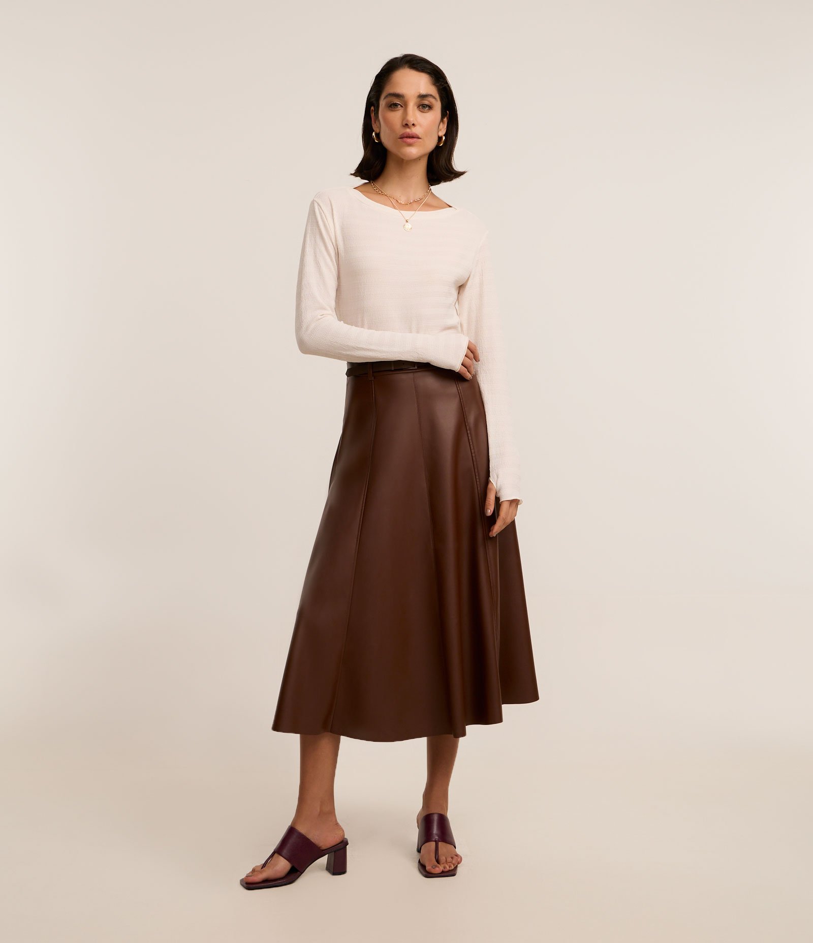 Blusa Texturizada com Listras e Recorte Dedeira no Punho Bege 2