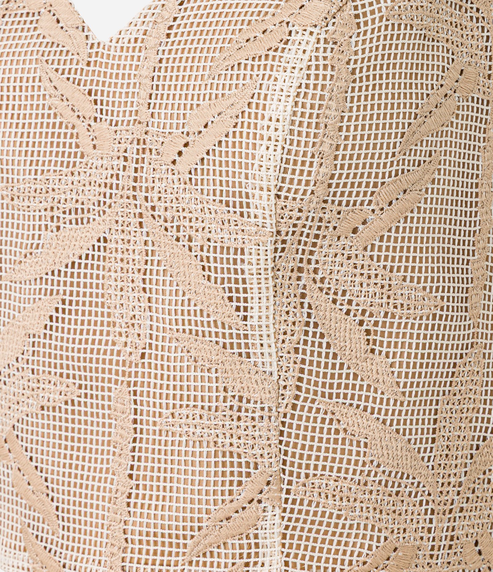 Blusa em Laise com Ponto Aberto e Bordado Folhagem Bege 7