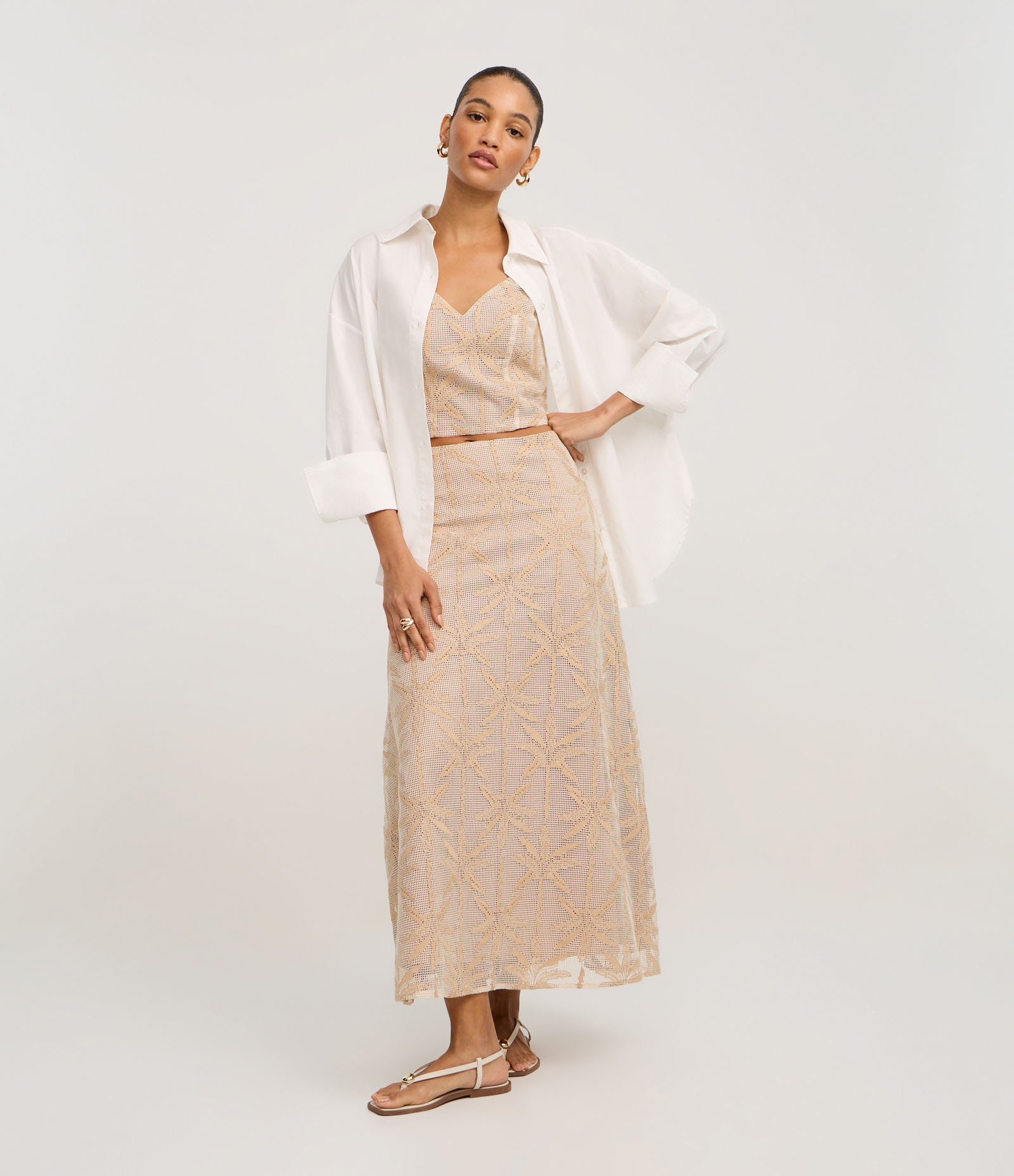 Blusa em Laise com Ponto Aberto e Bordado Folhagem Bege 2