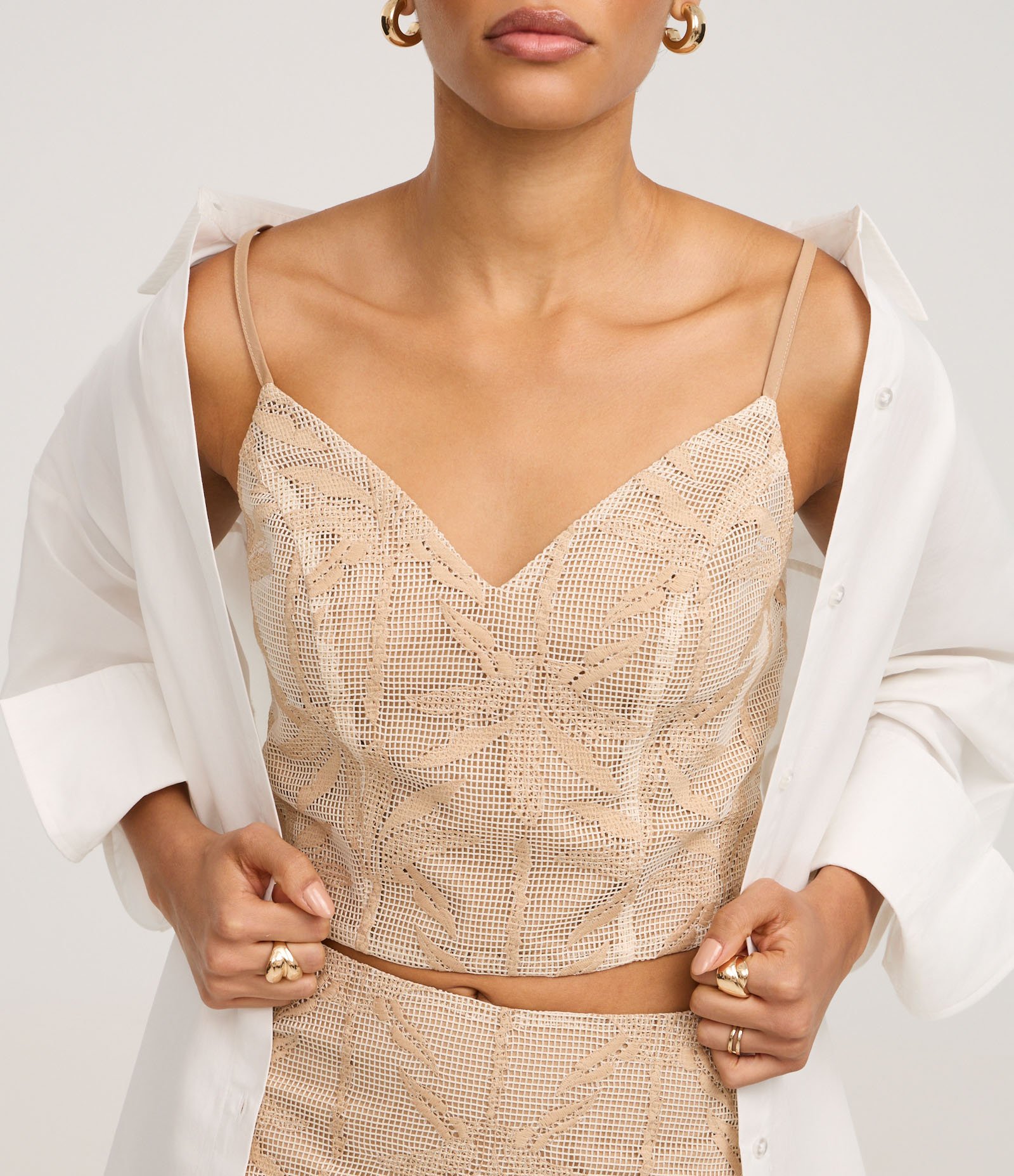 Blusa em Laise com Ponto Aberto e Bordado Folhagem Bege 4