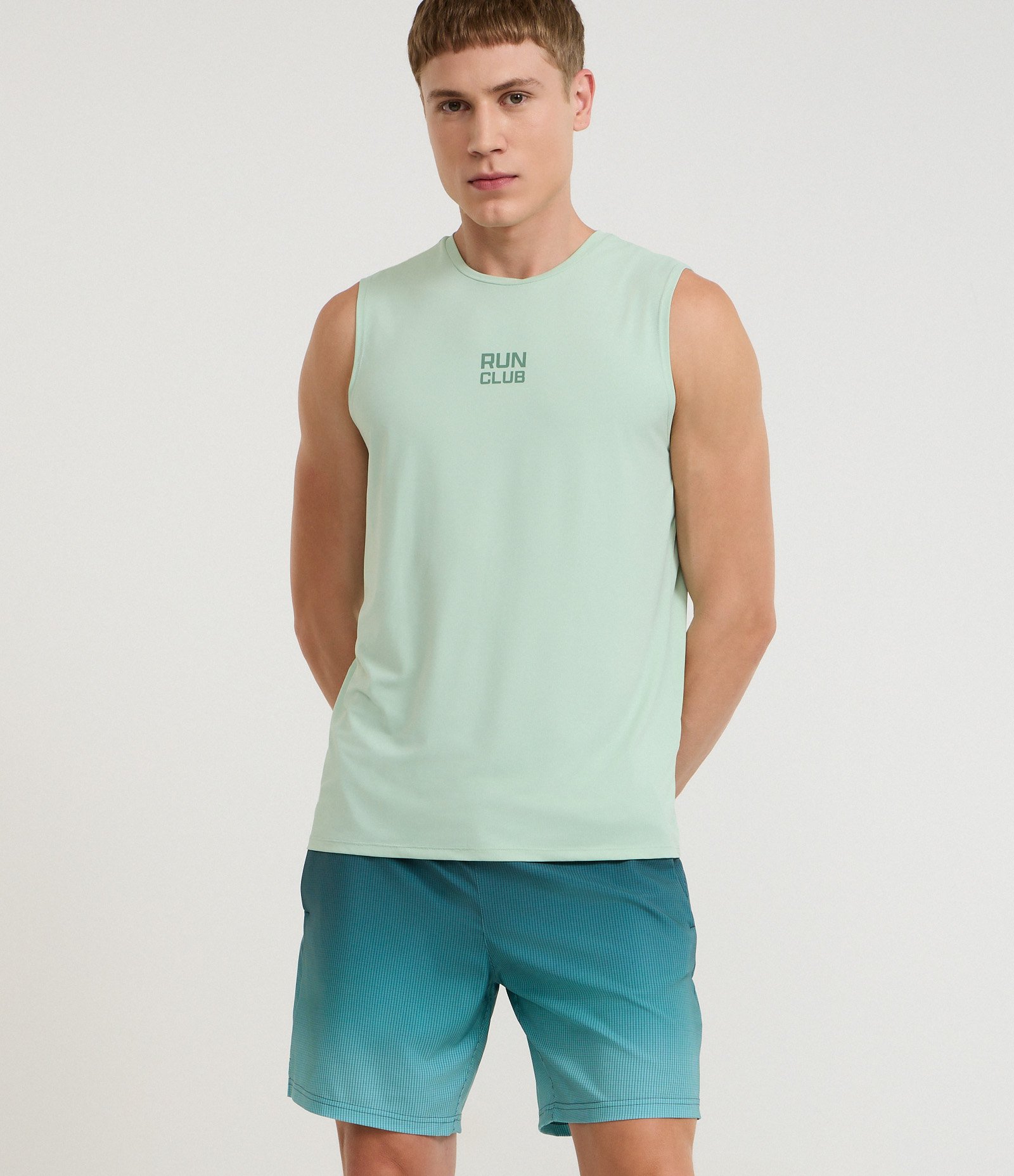 Bermuda Esportiva com Xadrez e Degrade na Barra Verde 3