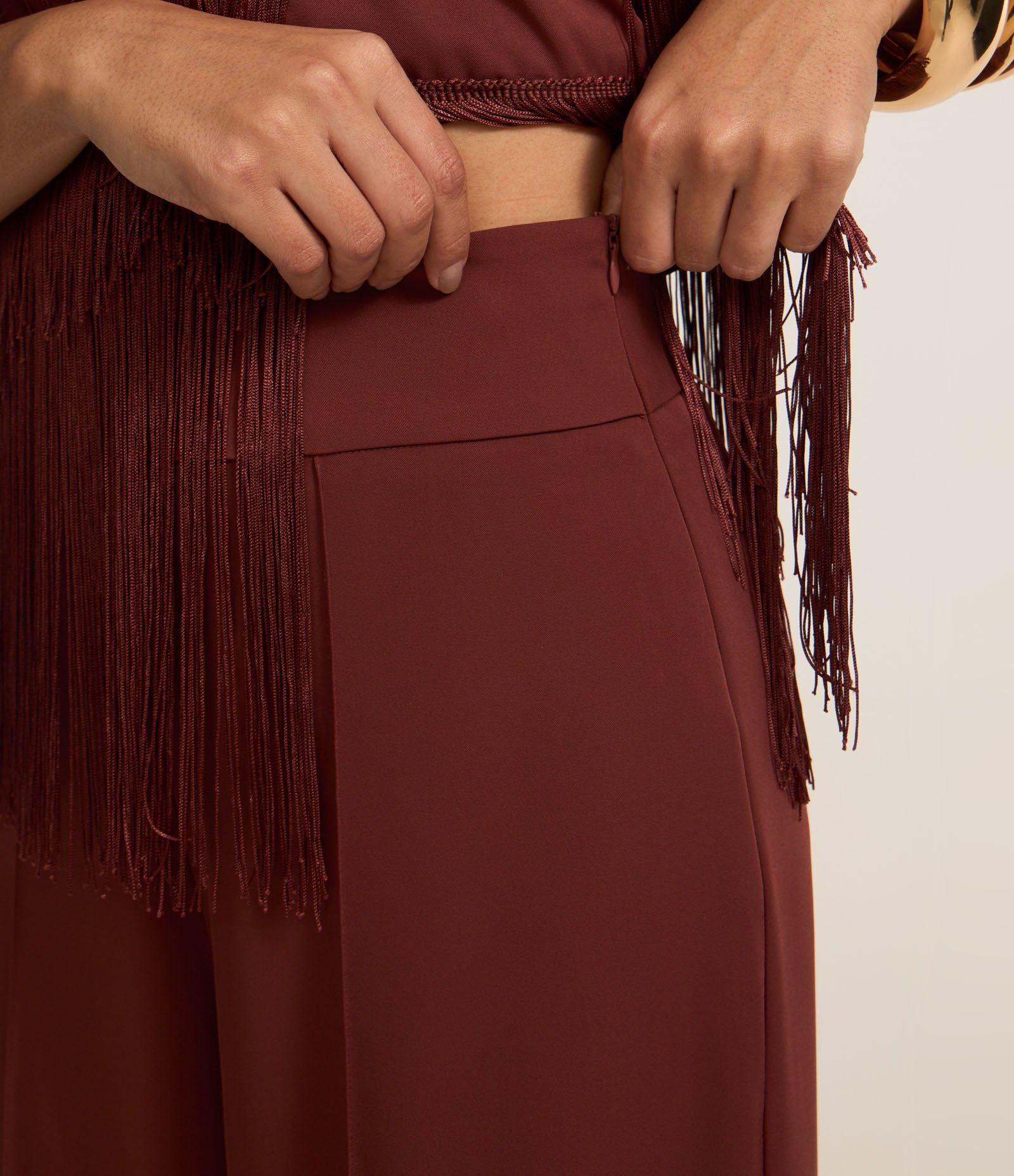 Calça Pantalona em Crepe com Friso Frontal Marrom 4