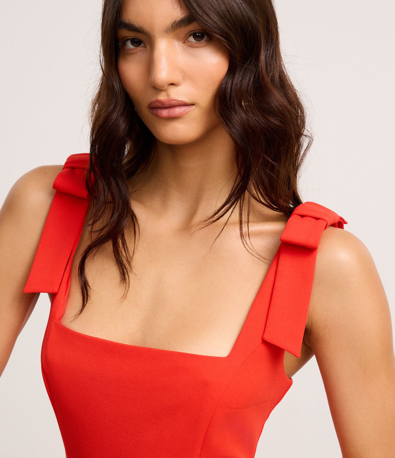 Vestido Curto em Crepe com Laço na Alça Larga Vermelho 4