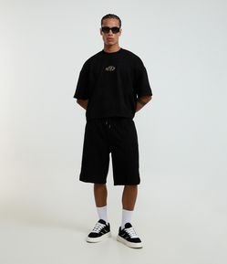 Bermuda Baggy em Moletom com Detalhes em Recortes