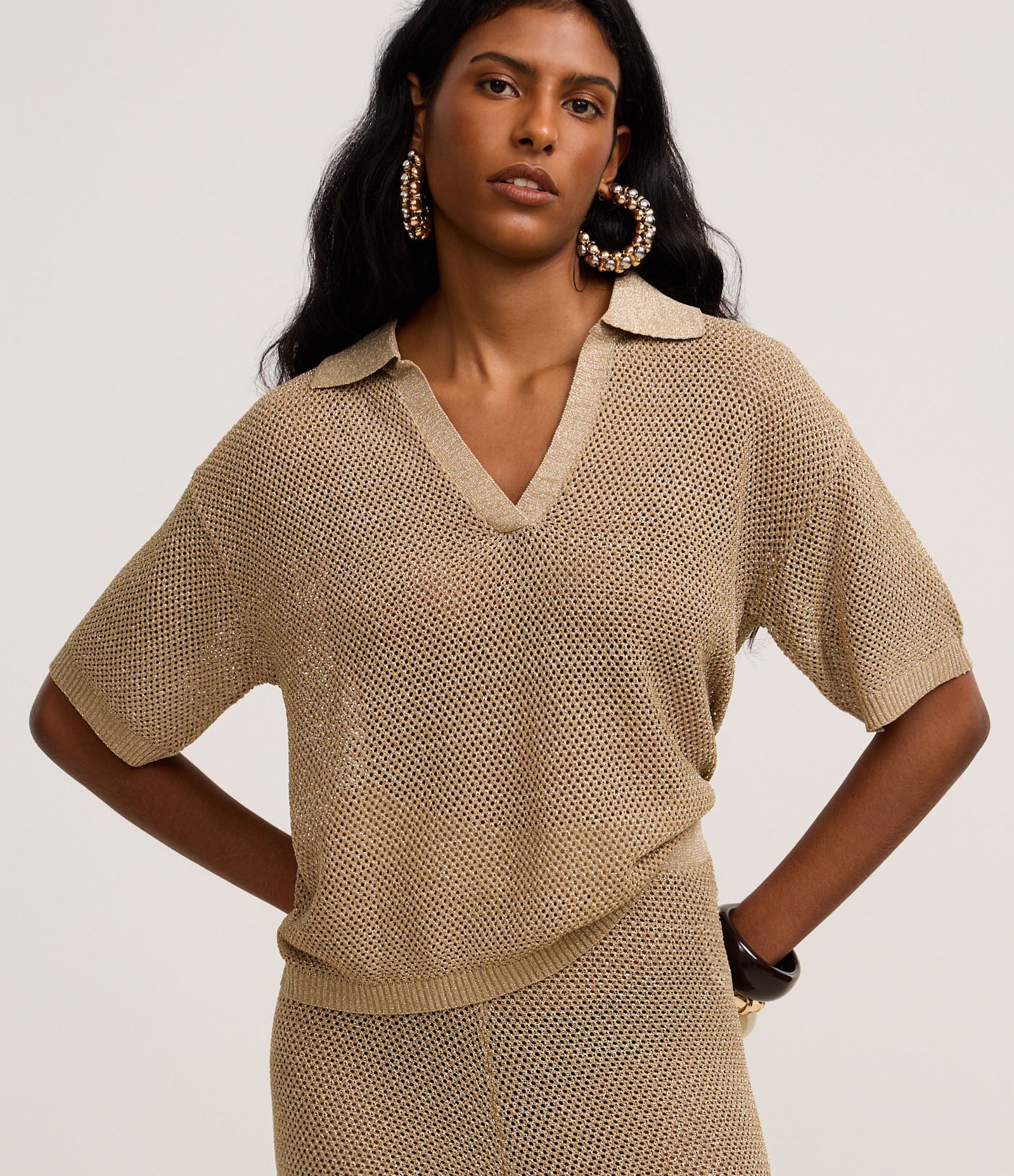 Blusa em Tricô com Gola Polo e Fio Metalizado Dourado 1