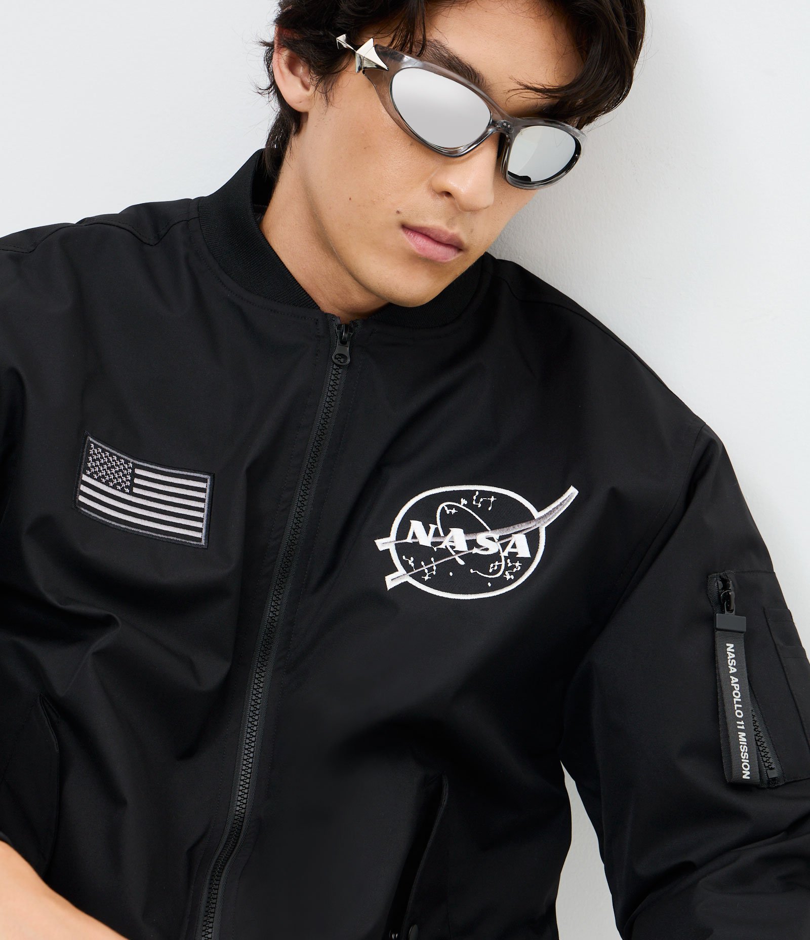 Jaqueta Bomber em Microfibra com Estampa Nasa Preto 2