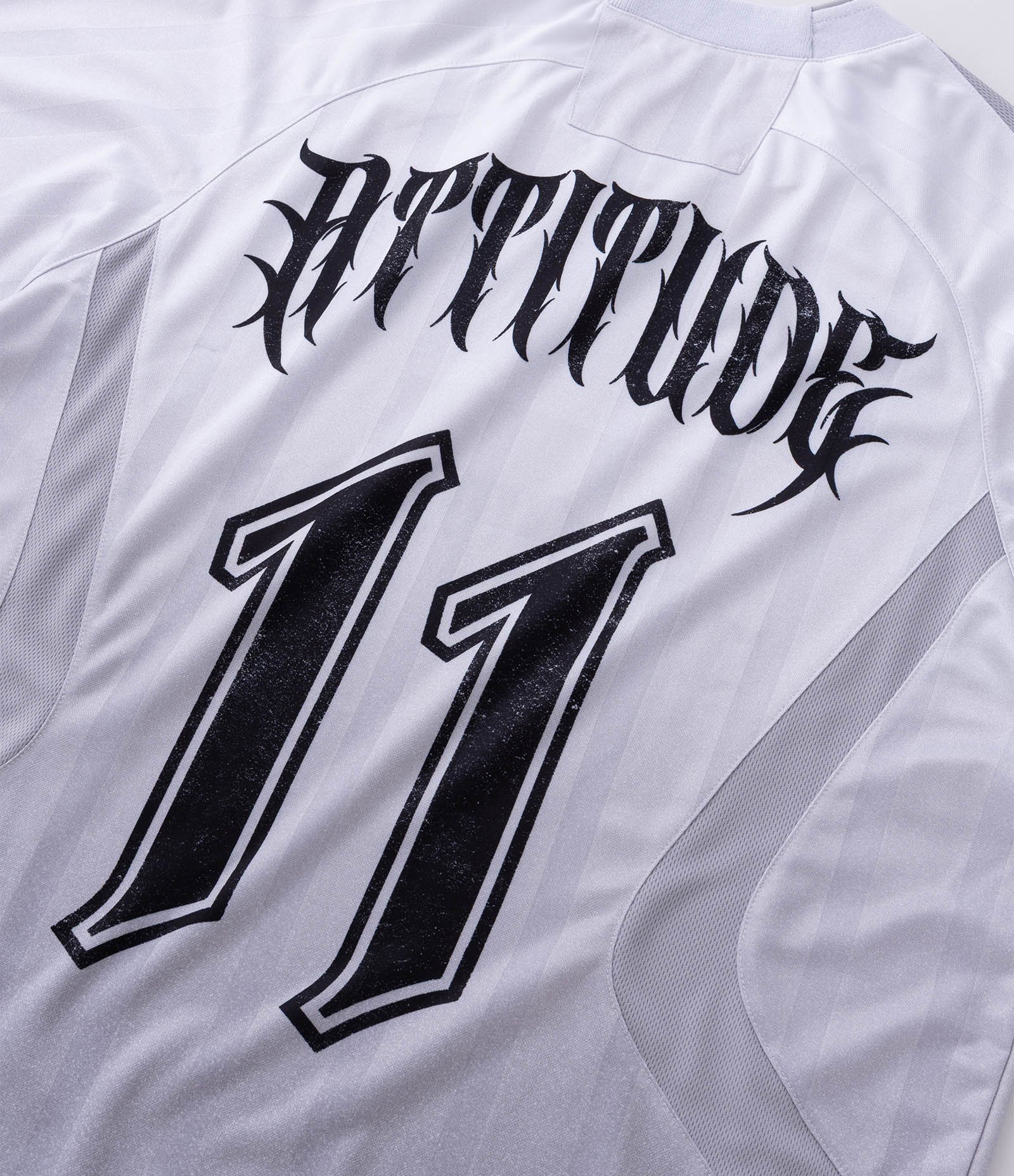 Camiseta Boxy Manga Longa com Estampa Lettering Attitude Branco 4