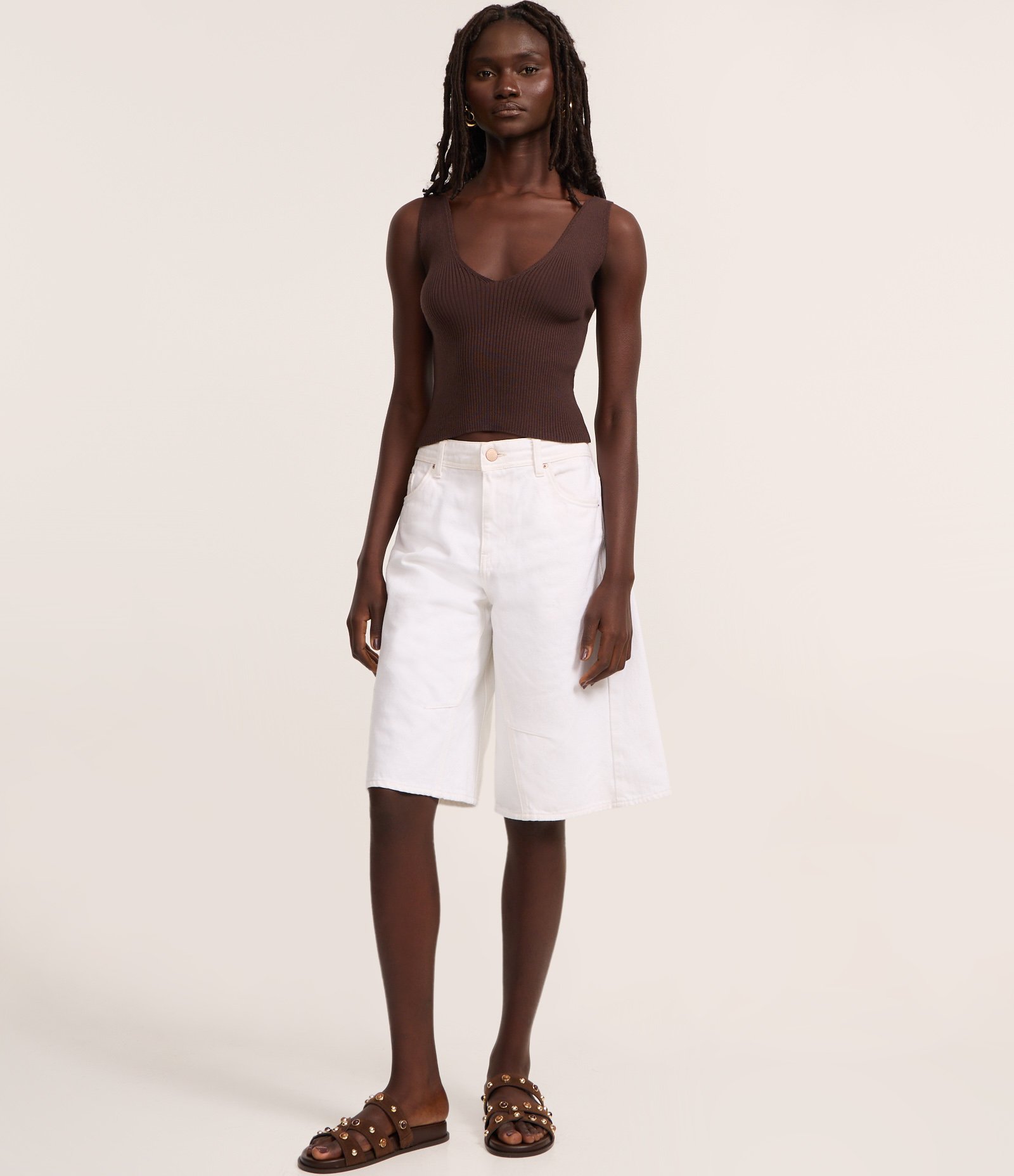 Blusa Regata em Tricô com Decote em V Marrom 2