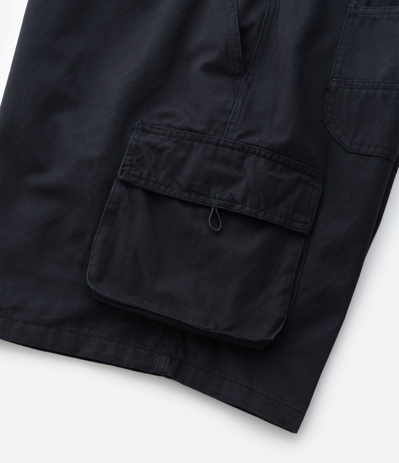 Bermuda em Algodão com Cós Elástico e Bolsos Cargo Preto 7