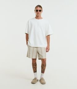 Bermuda em Jacquard Com Estampa Listrada e Texturizada