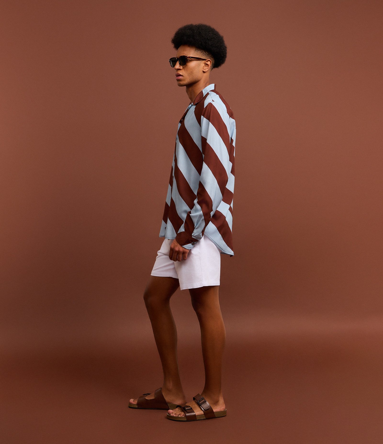 Camisa Comfort em Tricoline com Listras Largas Marrom/Azul 4