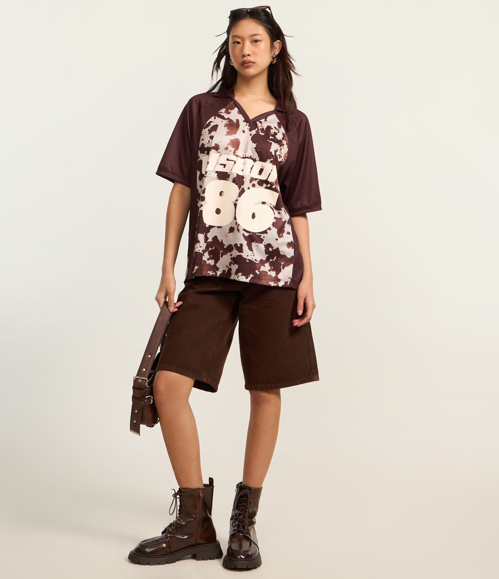 Camiseta Over com Cava Raglan e Fundo Animal Print Marrom 2