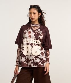 Camiseta Over com Cava Raglan e Fundo Animal Print