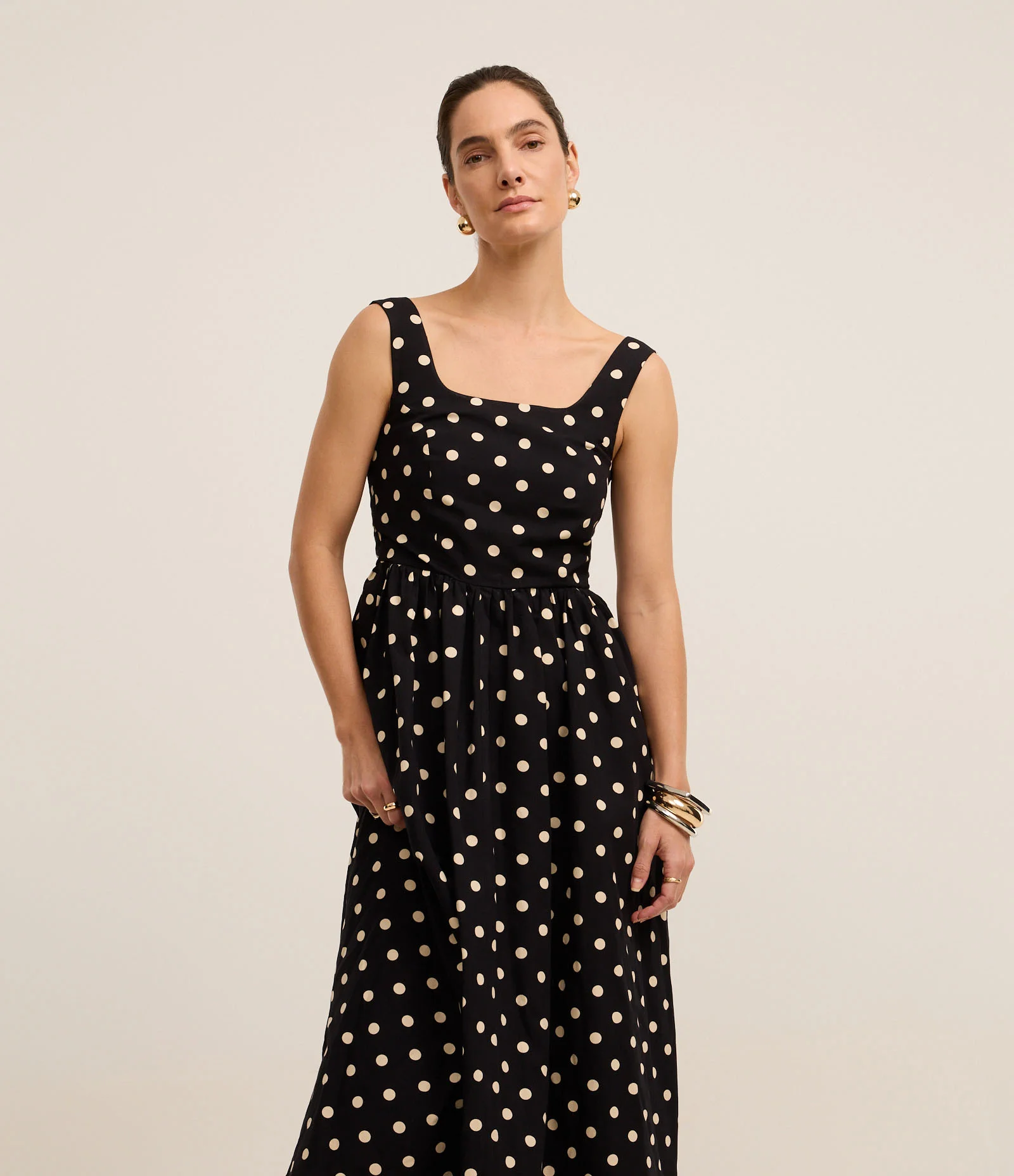 Vestido Midi Evasê em Tricoline Poá com Lastex nas Costas Preto 1