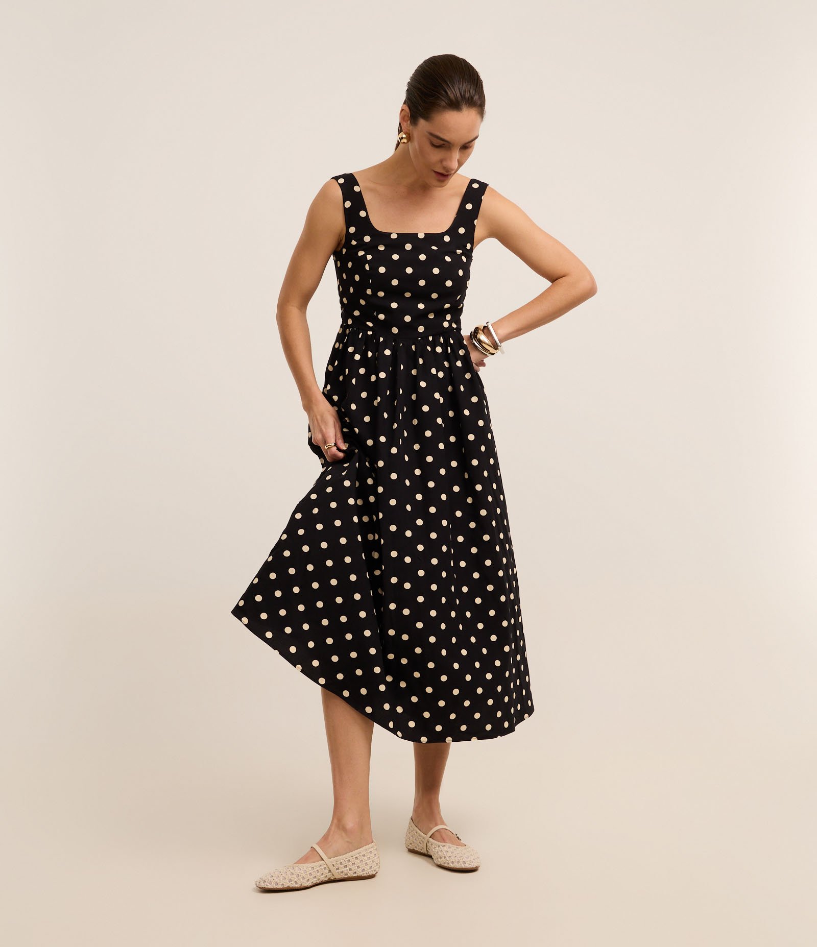 Vestido Midi Evasê em Tricoline Poá com Lastex nas Costas Preto 2