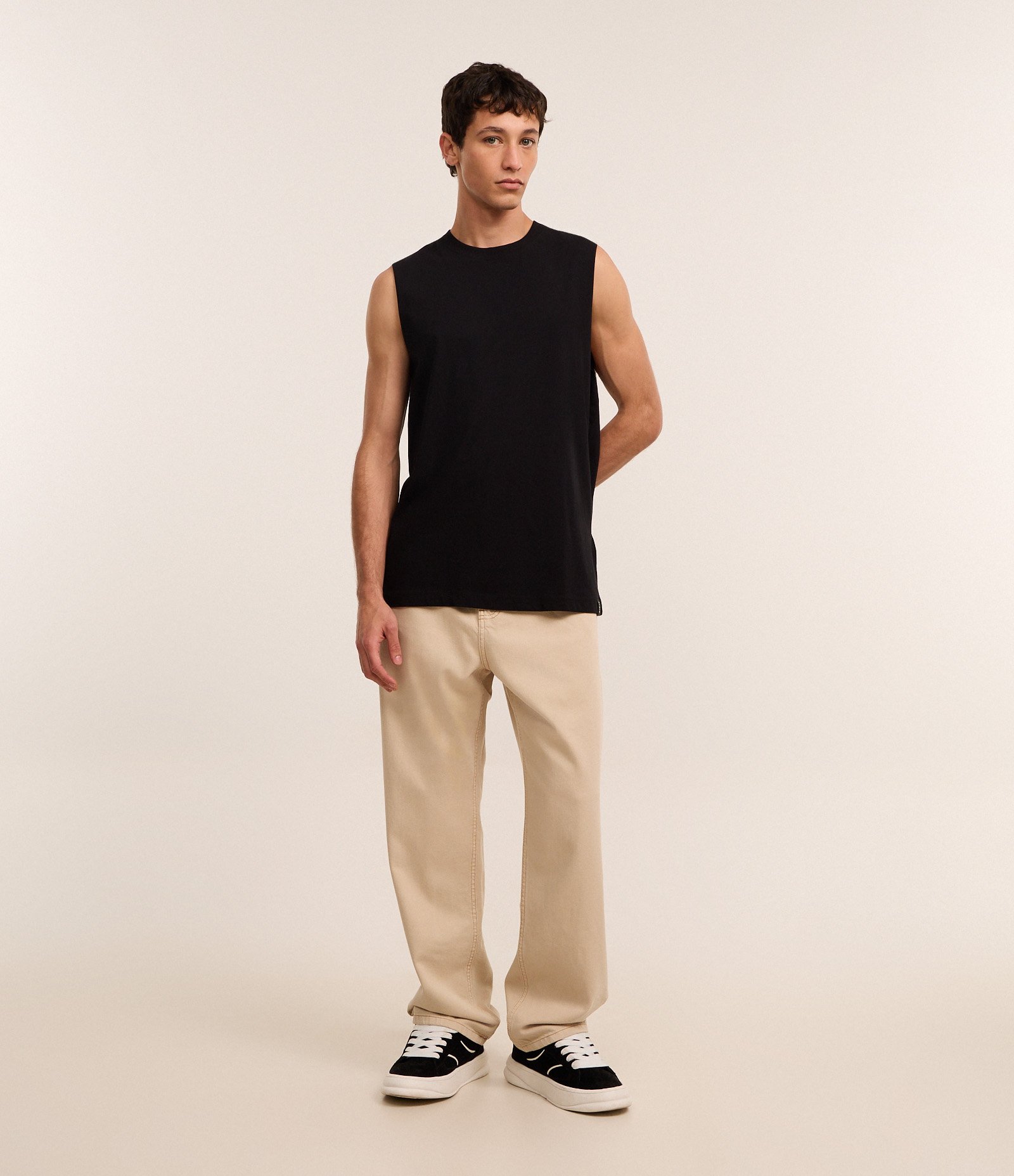 Calça Baggy em Sarja com Bolsos Bege 1