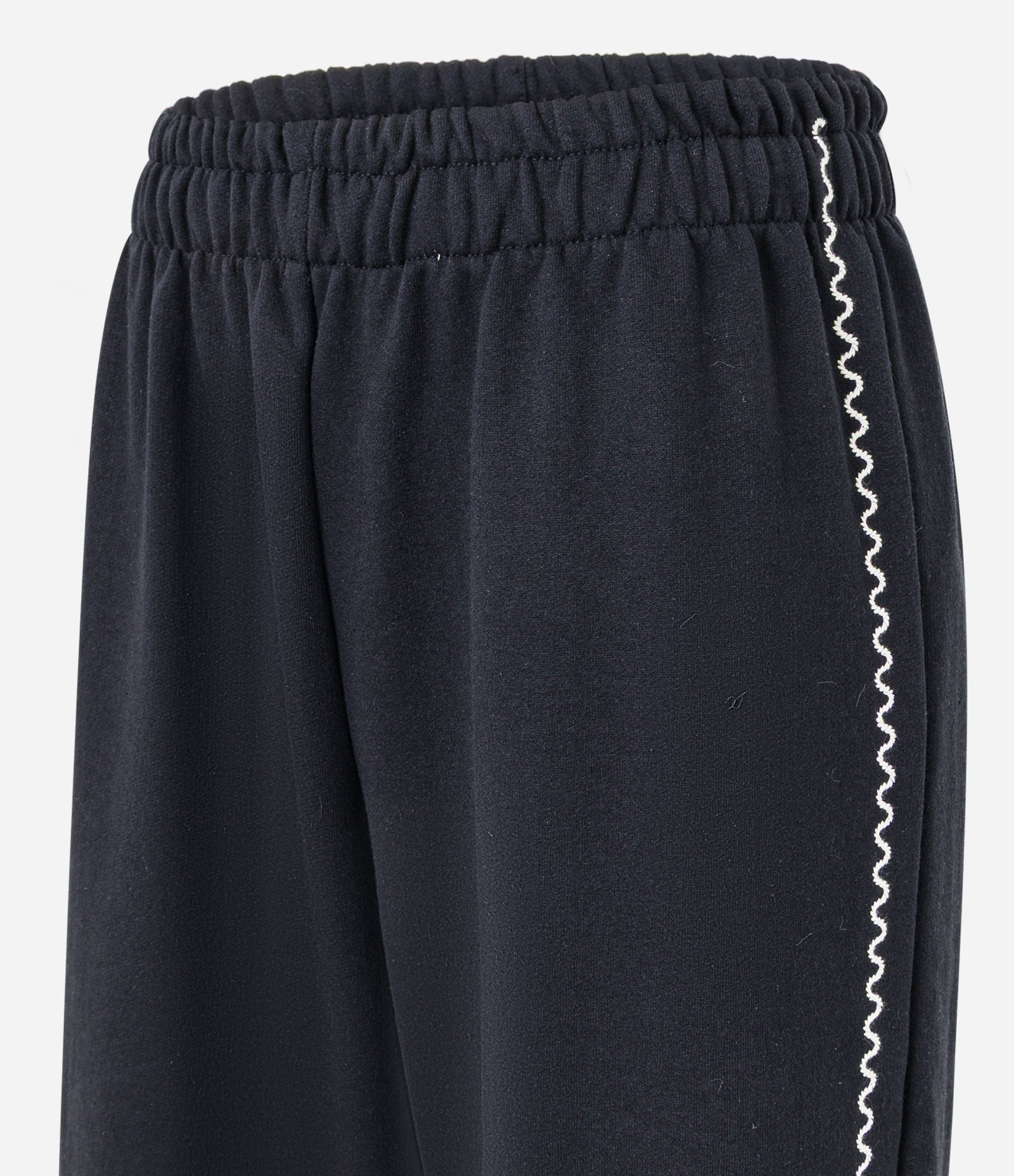 Calça em Moletom com Forro Fleece e Bordado Lateral Preto 2