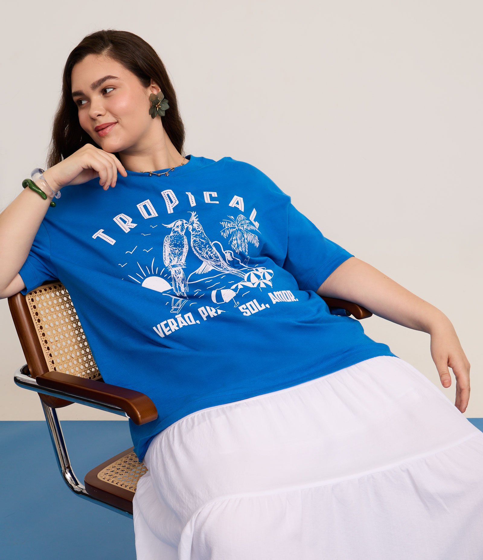 Camiseta Oversized em Algodão com Estampa Arara Tropical Curve & Plus Size Azul 2